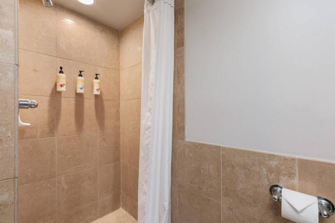 Incredible Location Free Parking In Waikiki Villa Хонолулу Екстериор снимка