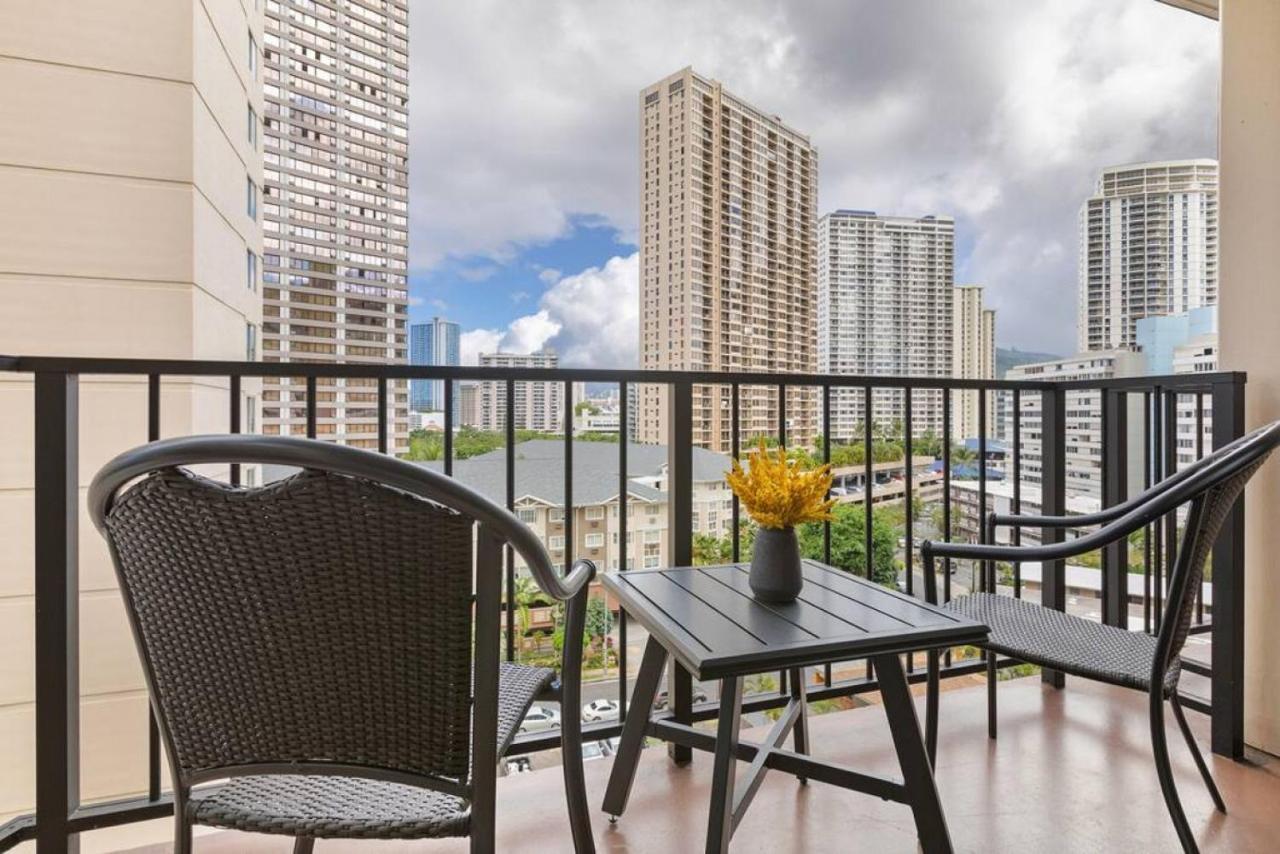 Incredible Location Free Parking In Waikiki Villa Хонолулу Екстериор снимка